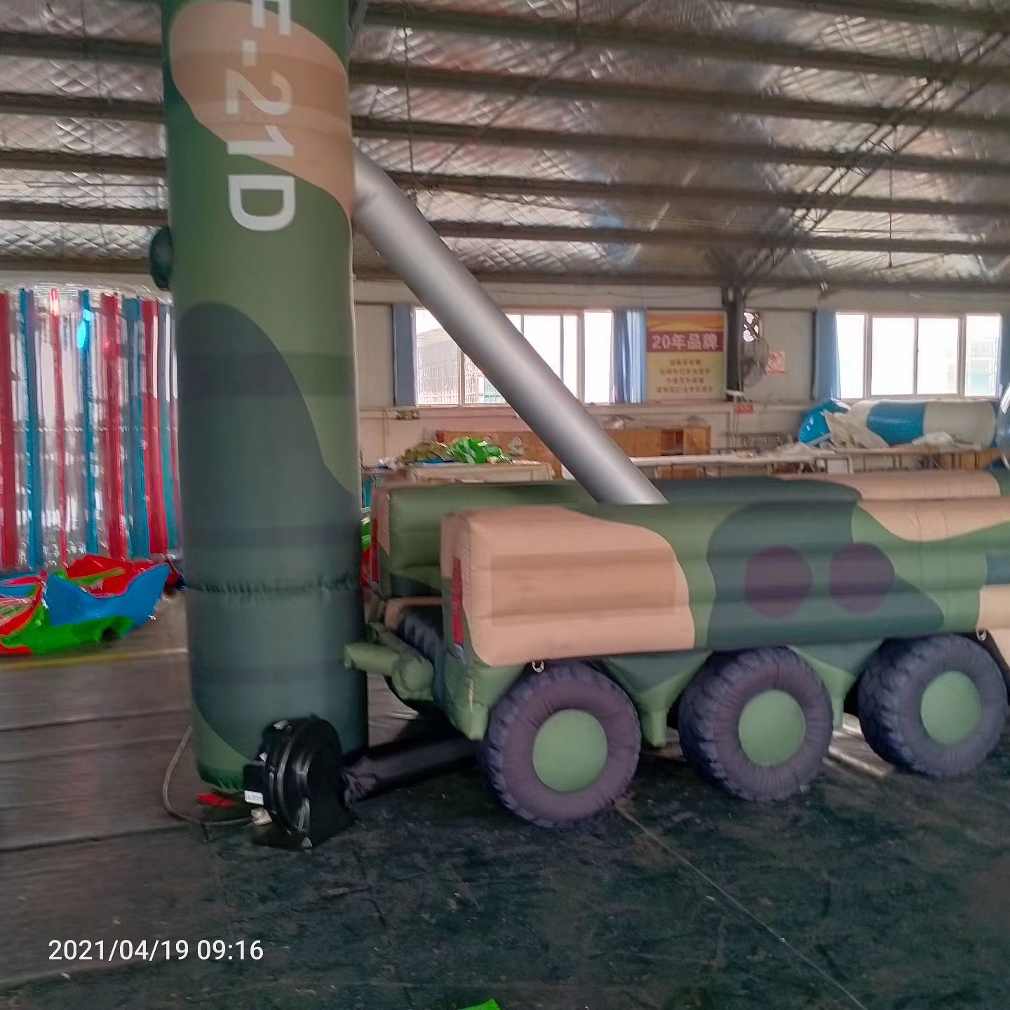 嘉禾军事演习中的充气目标车辆：模拟发射车雷达车坦克飞机